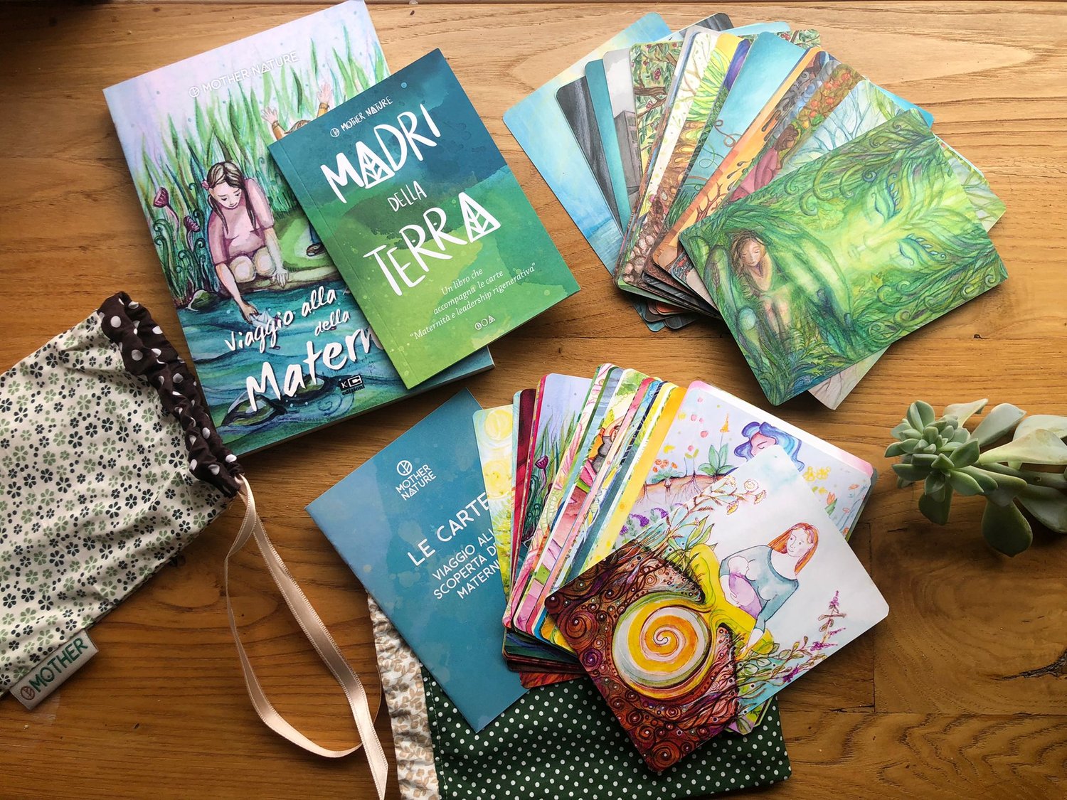 Super bundle: libro + due mazzi di carte!